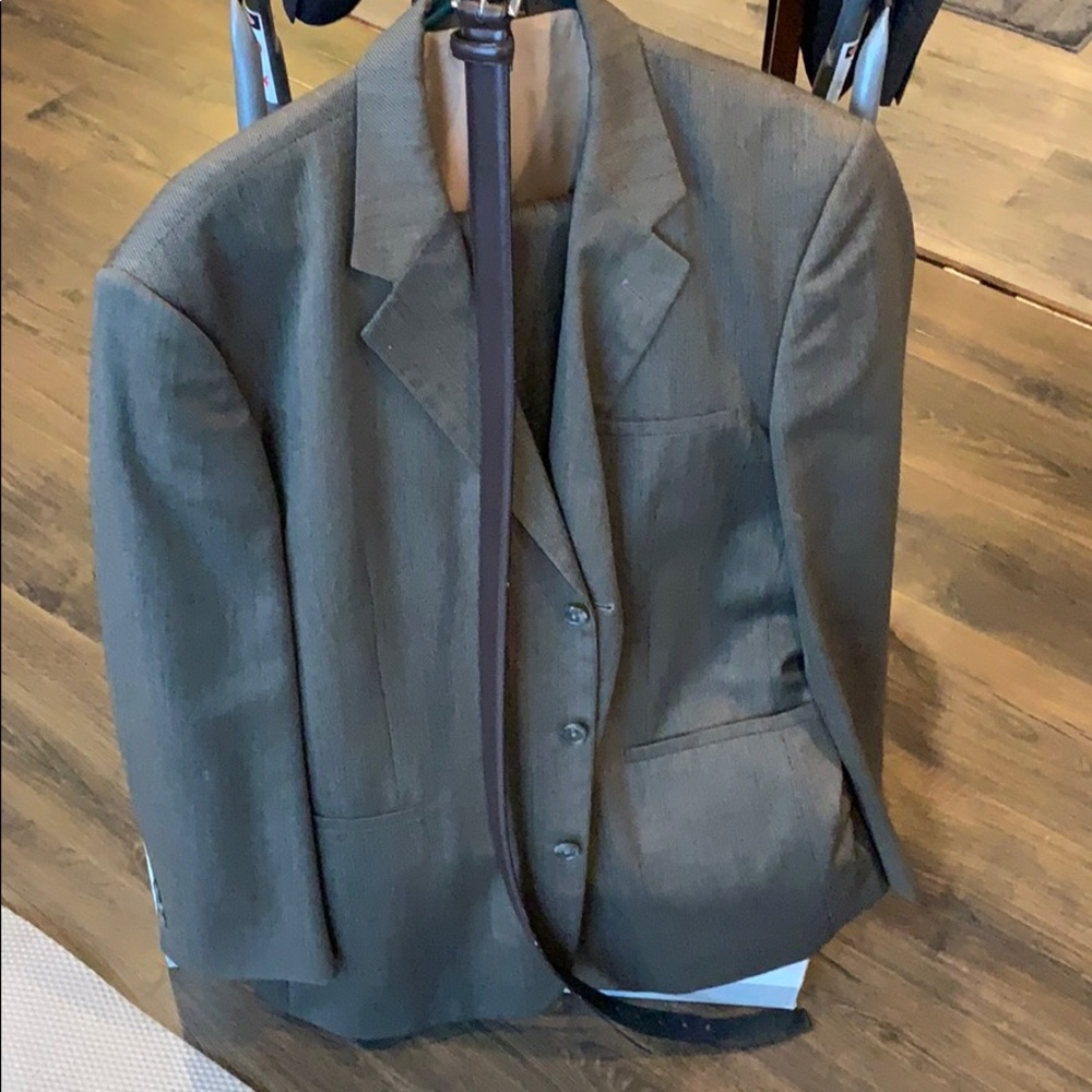 Suit with belt